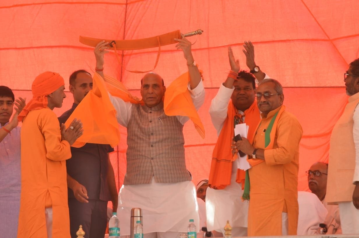 भोजपुरी में संवाद कर सबको साध गए राजनाथ