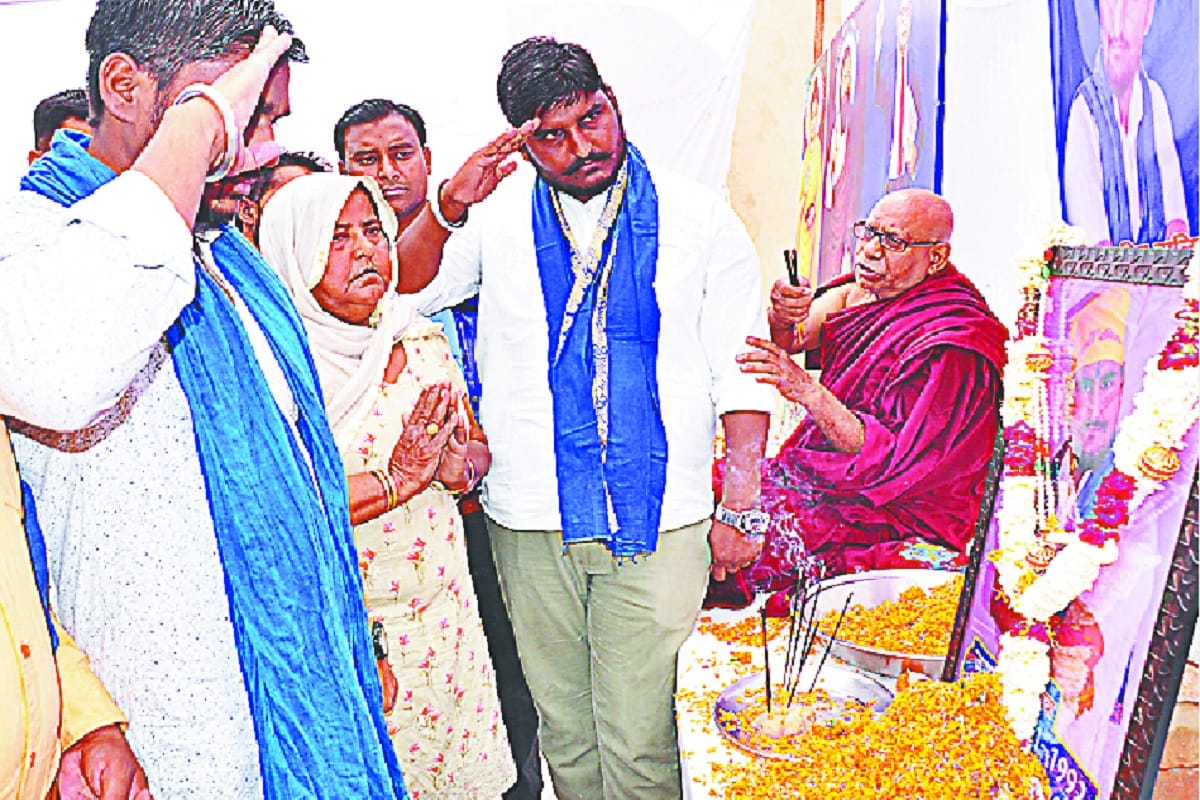 Bhim Army activists paid homage to Sachin Walia and took out candle march