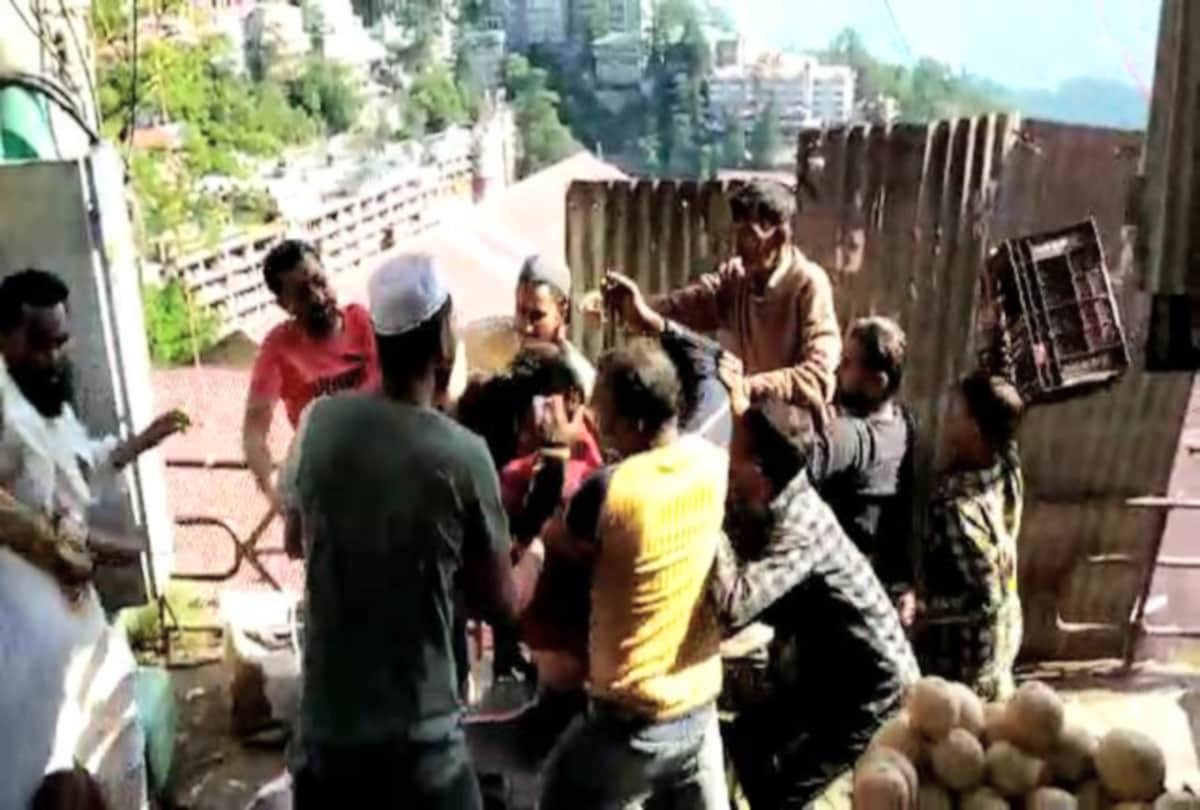 video of fighting between fruit sellers in shimla