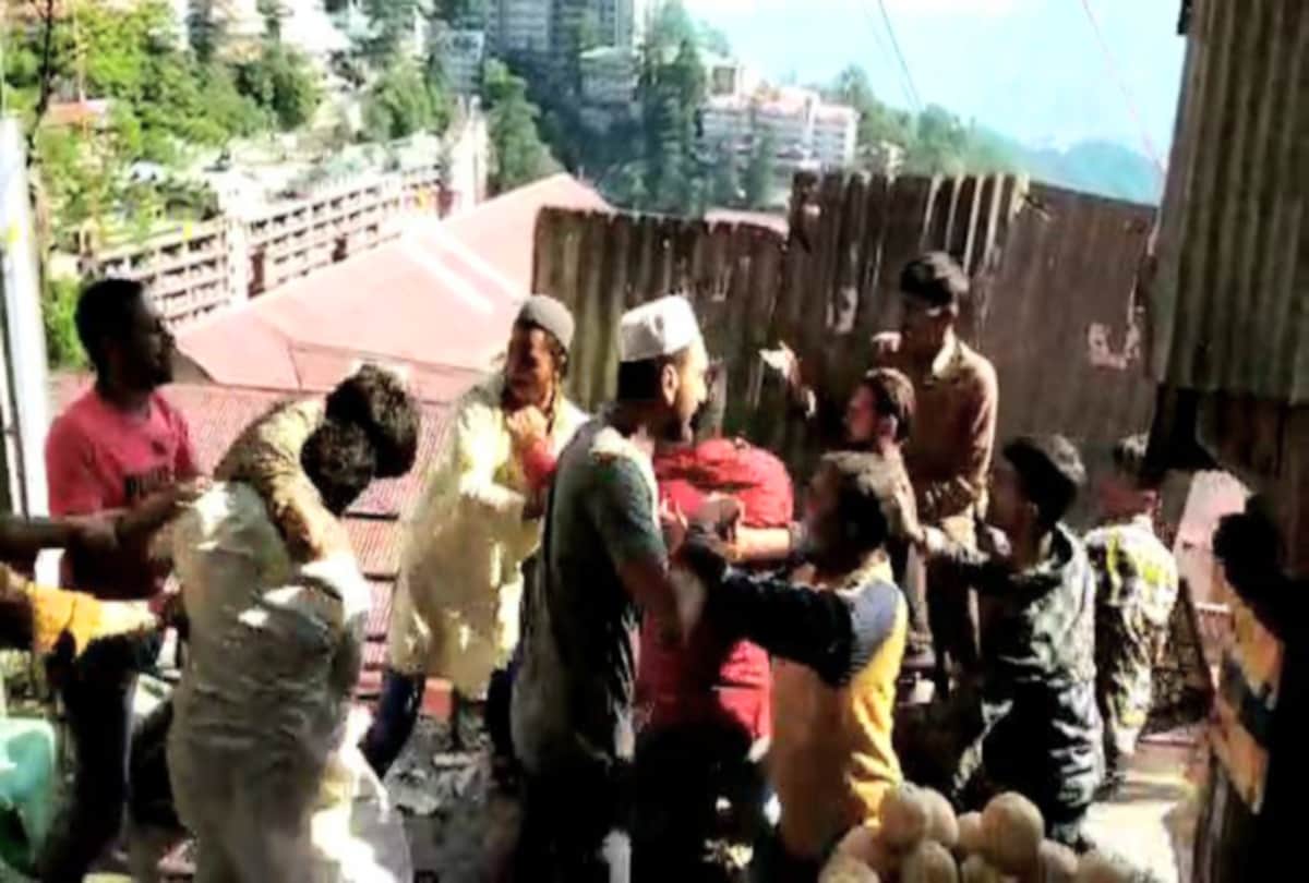 video of fighting between fruit sellers in shimla