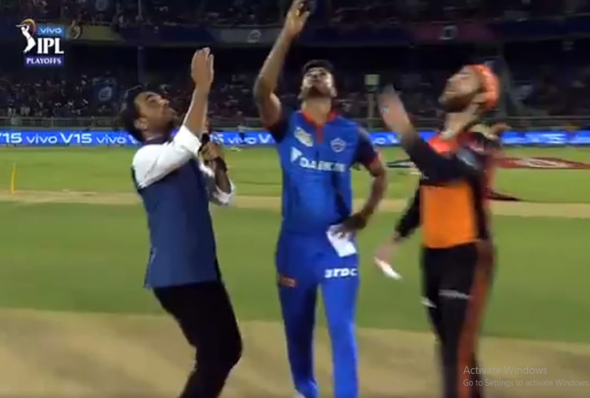 Video: DC captain Shreyas Iyer bizarre Toss Against SRH in front of Sanjay Manjrekar
