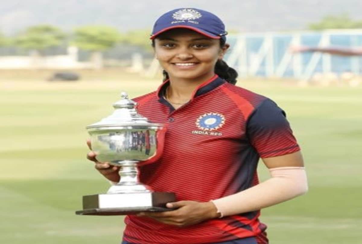 Indian women cricketer Harleen Deol singing video goes viral