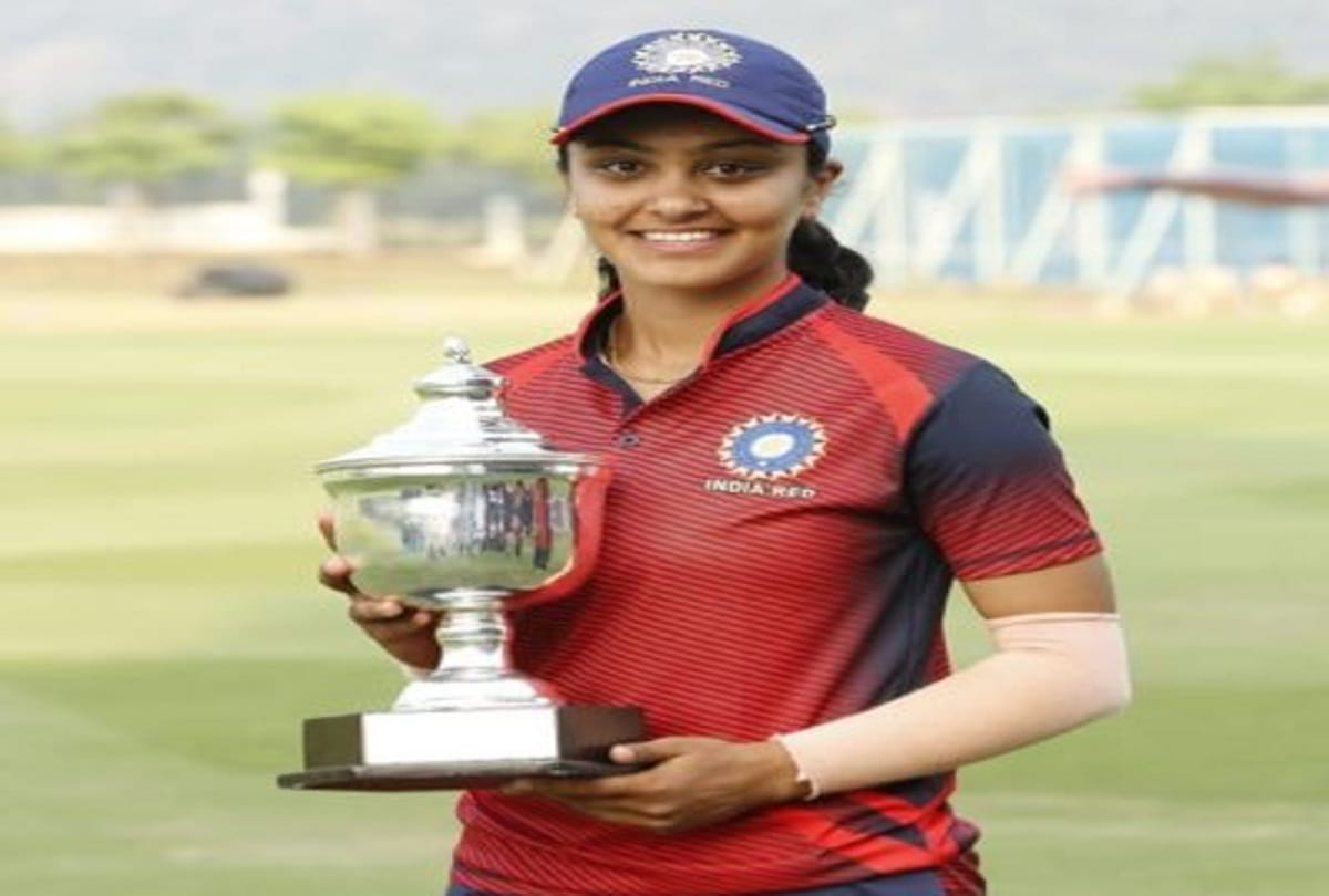 Indian women cricketer Harleen Deol singing video goes viral