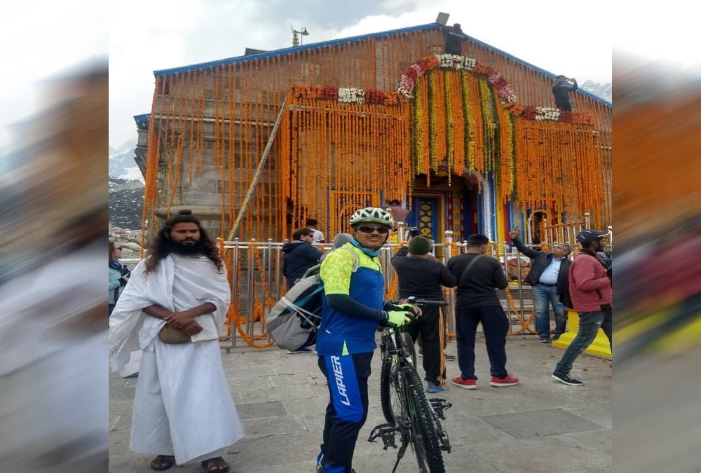Pilgrim reached kedarnath dham to bicycle for lord shiva worship