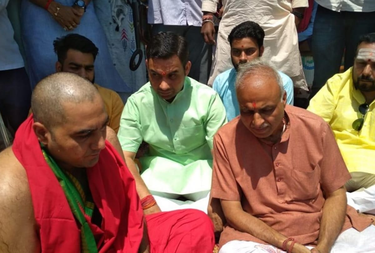 PM Narendra Modi sister-in-law immerses in Haridwar