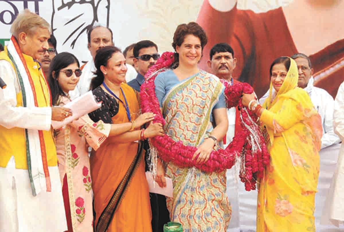 Rs 10,000 crore of farmers' insurance in the pocket of three industrialists: Priyanka