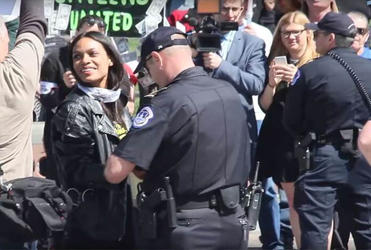Happy Birthday Rosario Dawson Here are her Hottest look on her birthday