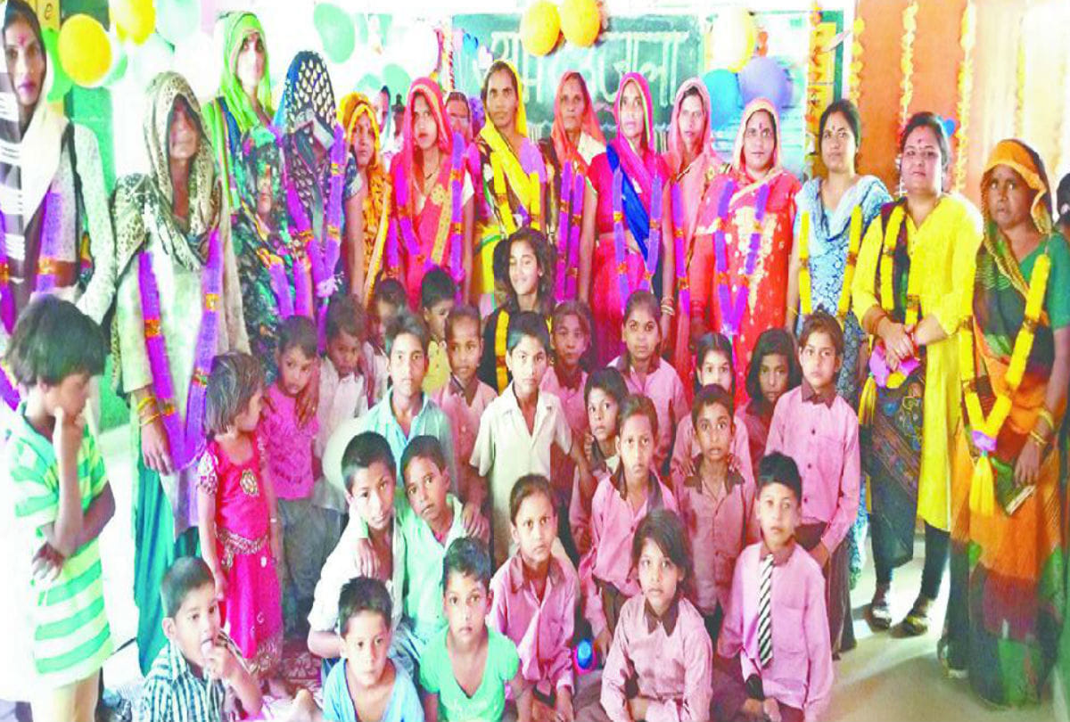 Aparajita 100 Million Smiles honors to mothers by school children in mathura before mother's day