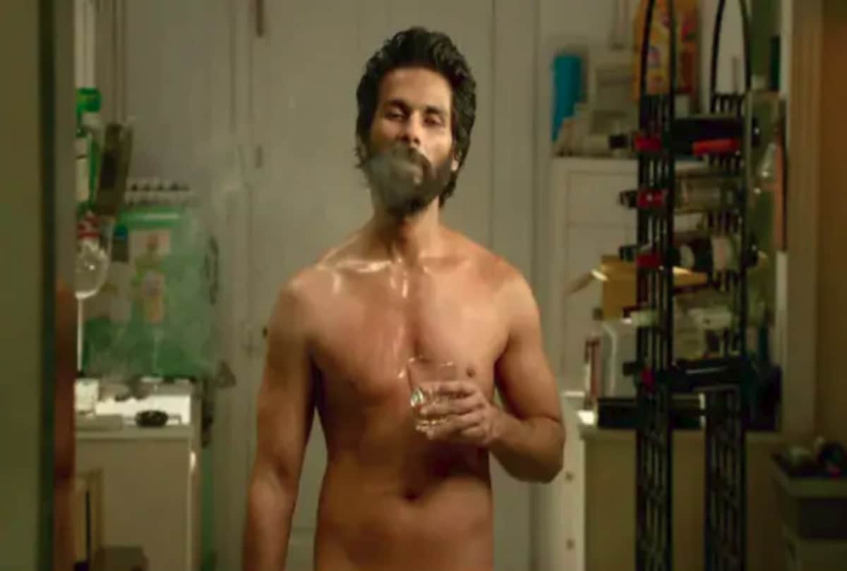 Shahid Kapoor changed his hair style in every film after his father advice said in Kapil Sharma show