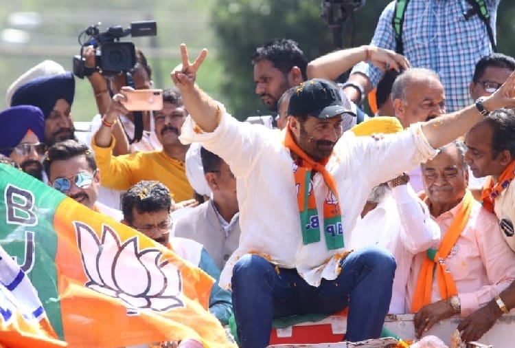 Lok sabha election 2019, Two arrested for pocket bites in Sunny Deol's road show