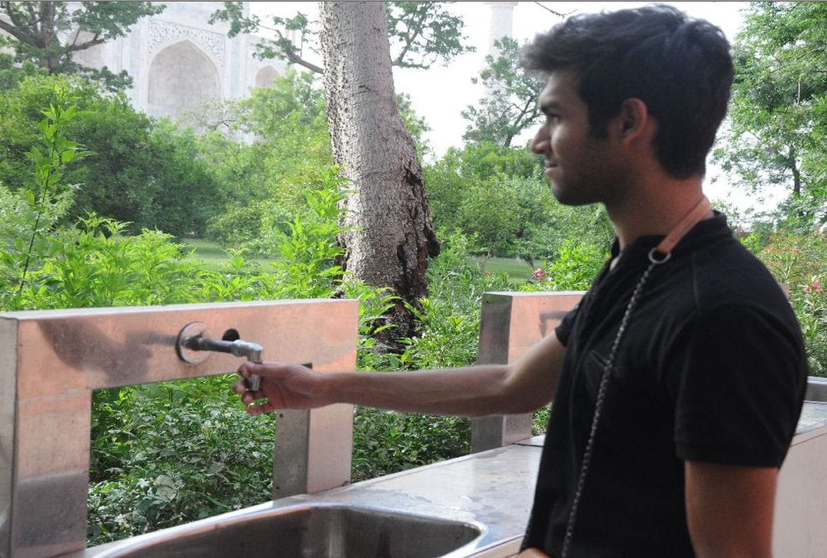 taj mahal weather in may tourist drink normal water