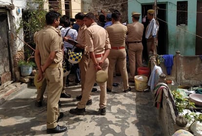 Father suicide with three daughters in varanasi due to IPL betting