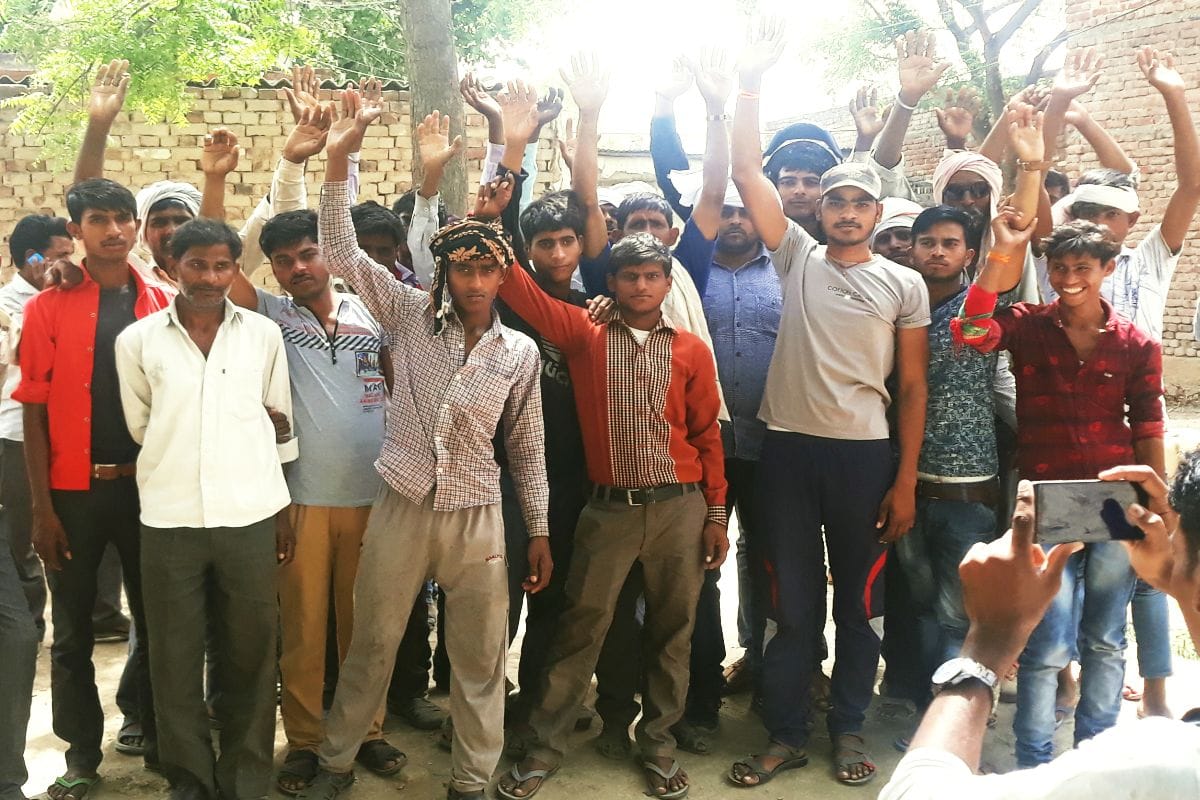 डीलर ने नहीं दिया राशन तो ग्रामीणों ने काटा हंगामा, मारपीट