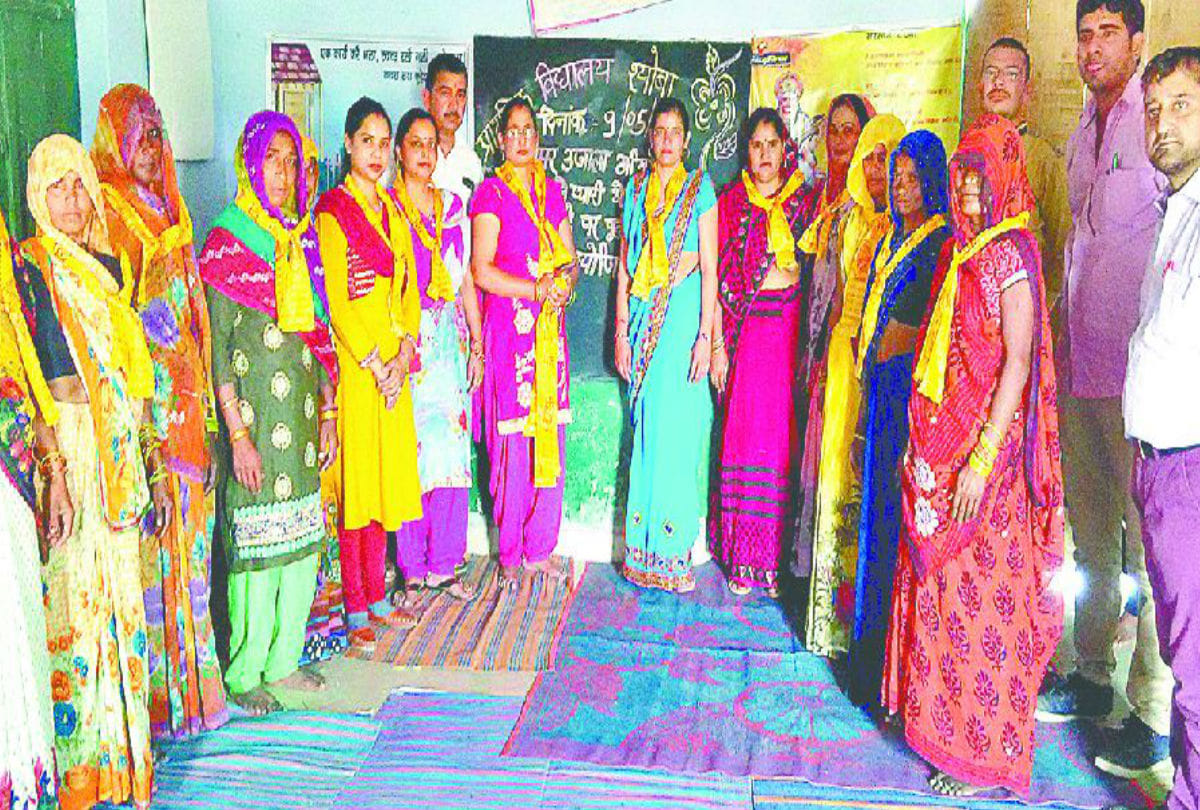 Aparajita 100 Million Smiles honors to mothers by school children in mathura before mother's day
