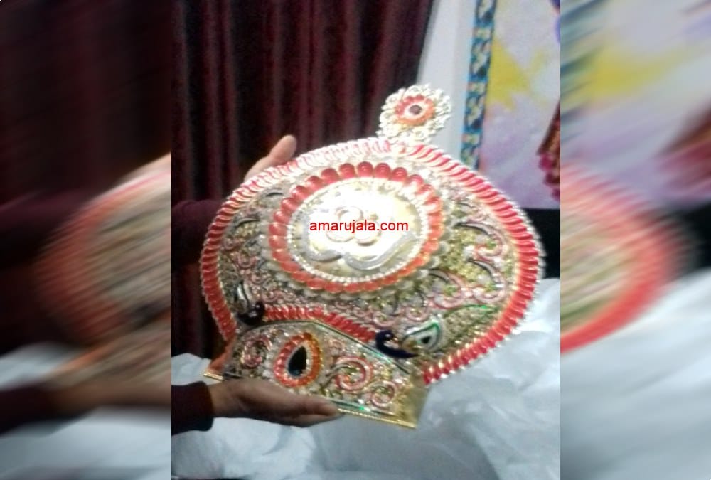 NRI Gifted two Gold chatra to badrinath dham after wish come true