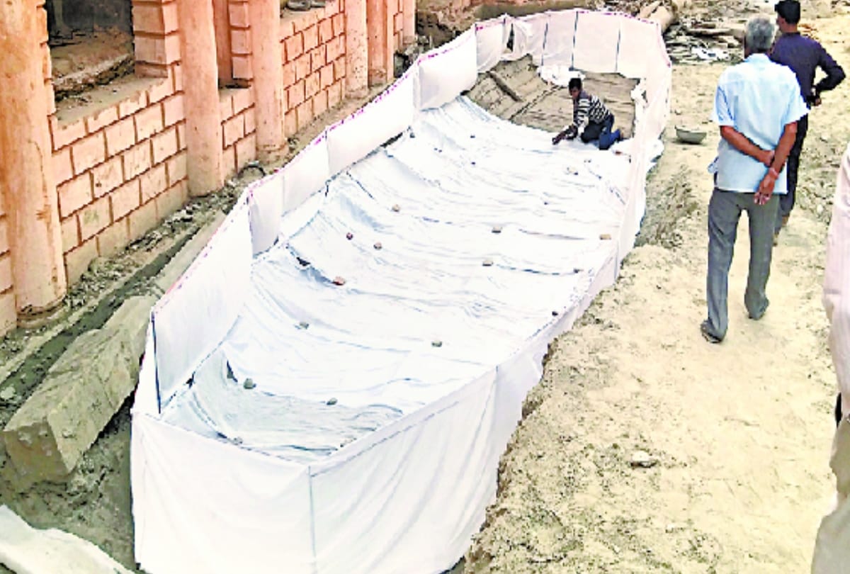 old gandola boat found in chattar manzil in lucknow
