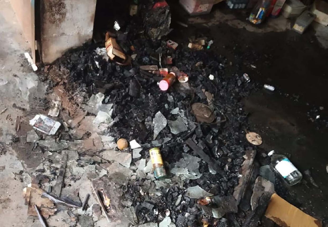 medical store caught fire in Suspicious circumstances in farrukhabad