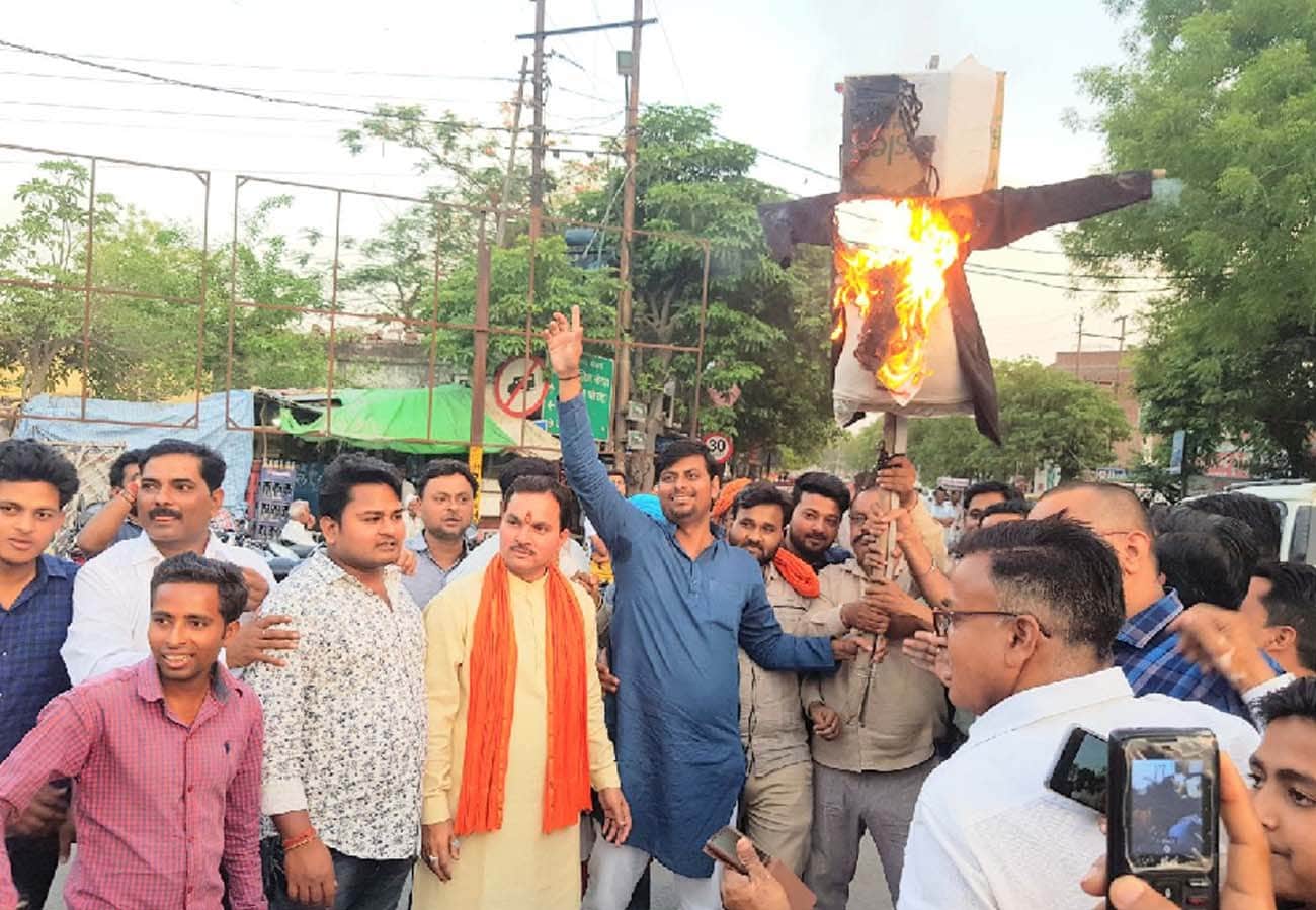 sikh community and bjp angry at sam pitroda's controversial statement on 1984 riots