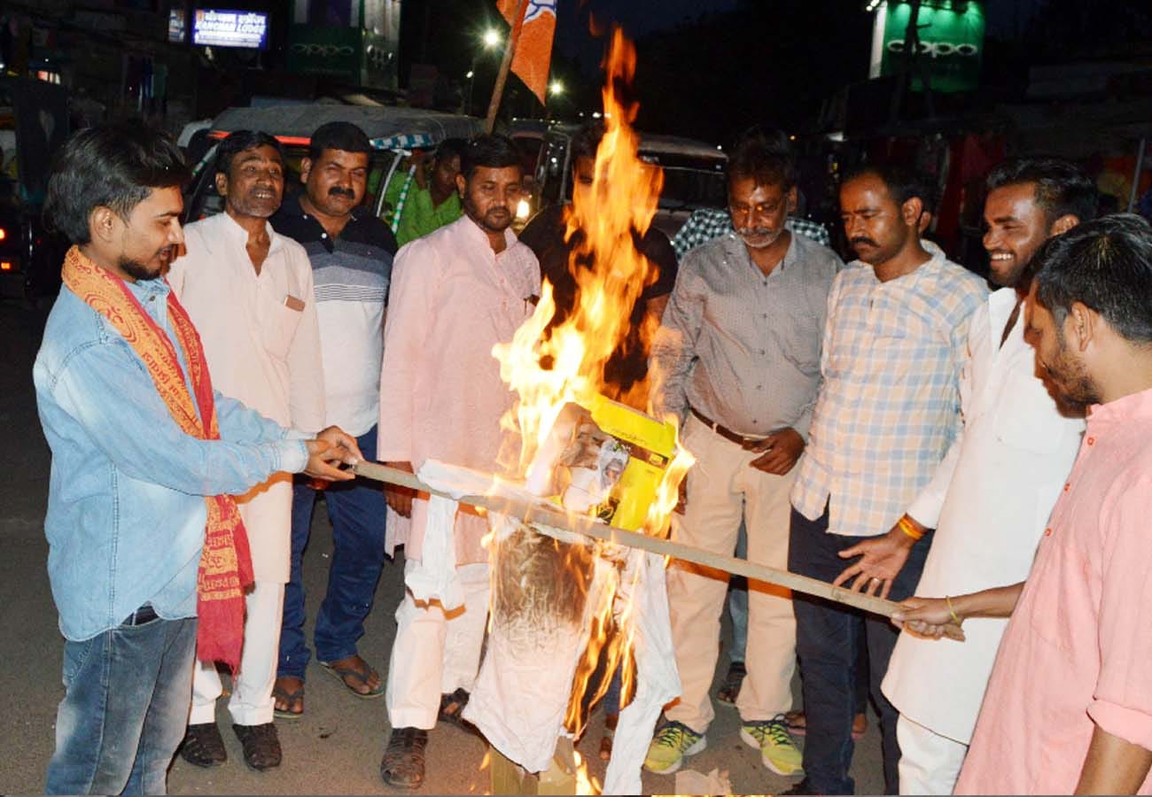 sikh community and bjp angry at sam pitroda's controversial statement on 1984 riots
