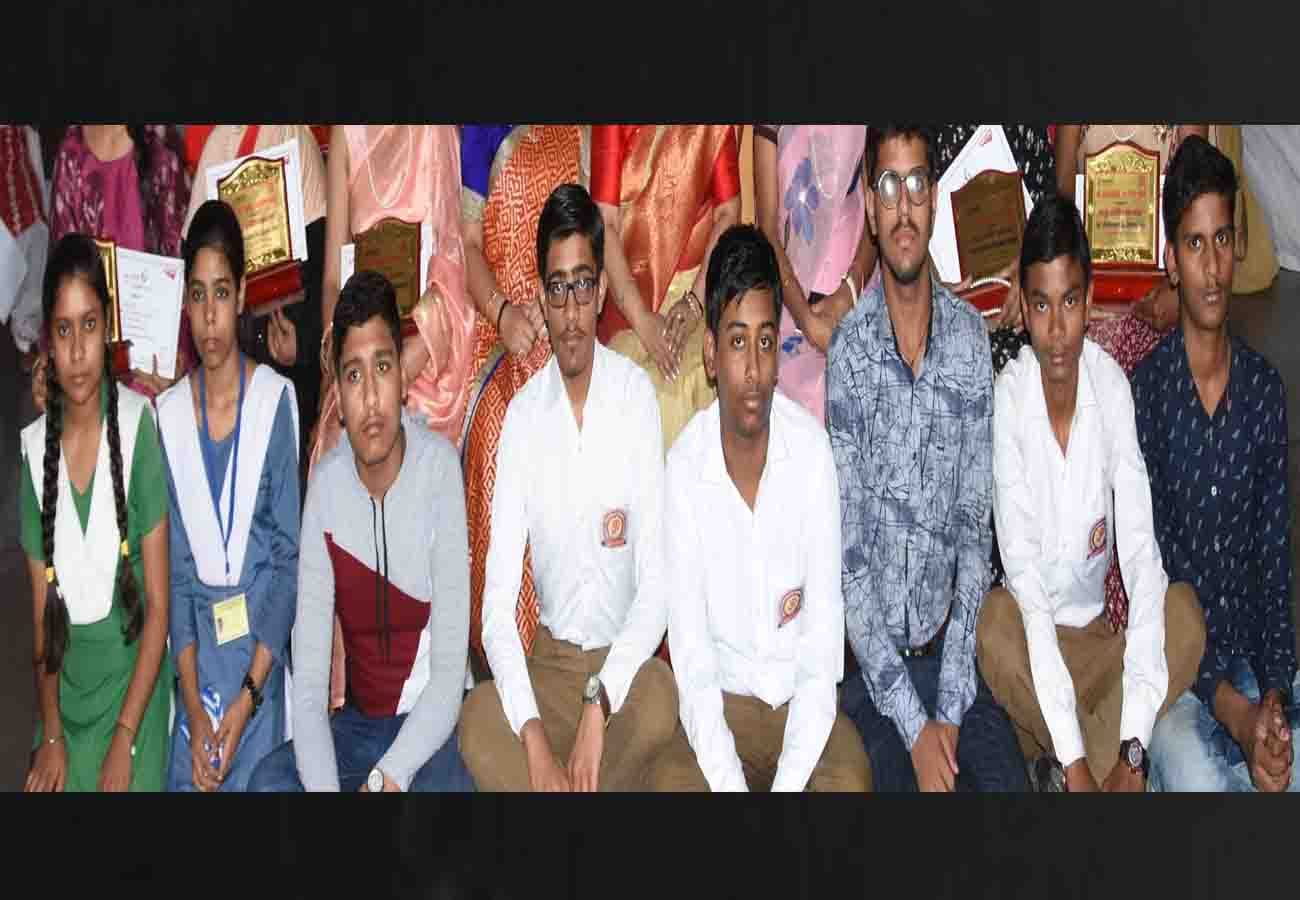 Amar Ujala Aparajita 100 million Smiles matrshakti samman in kanpur