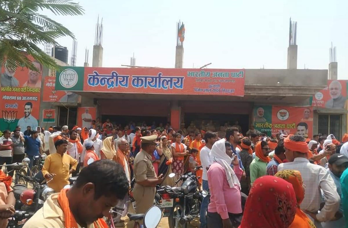 Lok sabha election 2019 nirahua road show in azamgarh with amrpali dubey and pawan singh