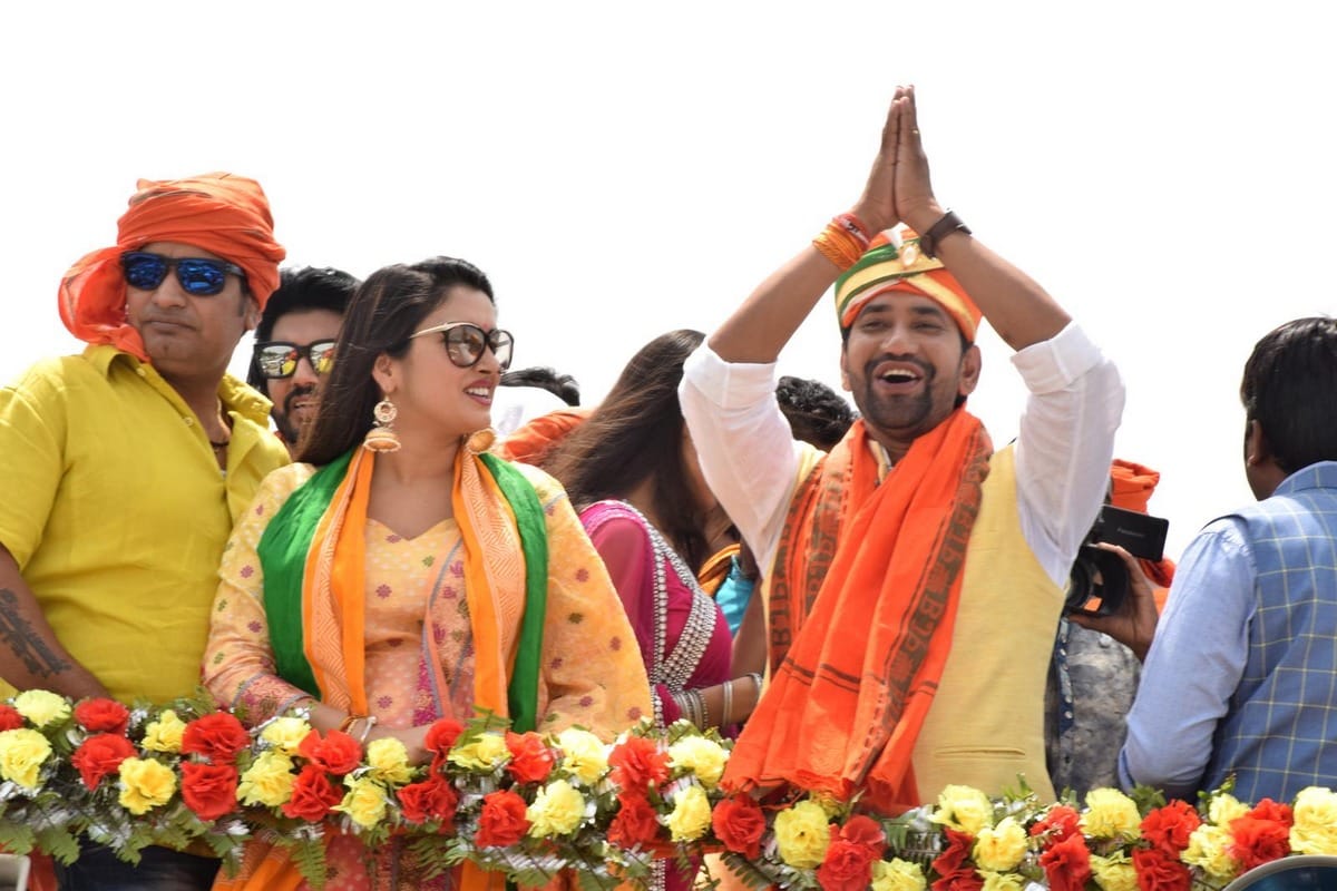 Lok sabha election 2019 nirahua road show in azamgarh with amrpali dubey and pawan singh