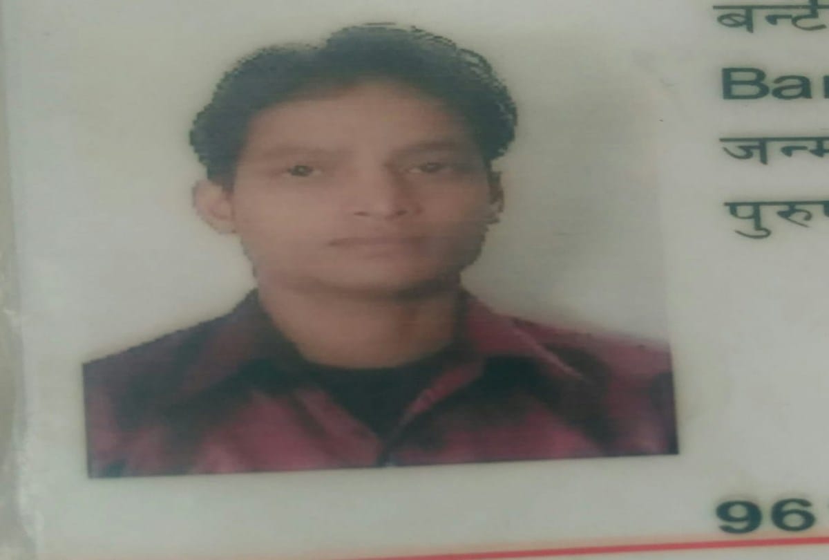 Guy dead body found on the railway track in Aligarh
