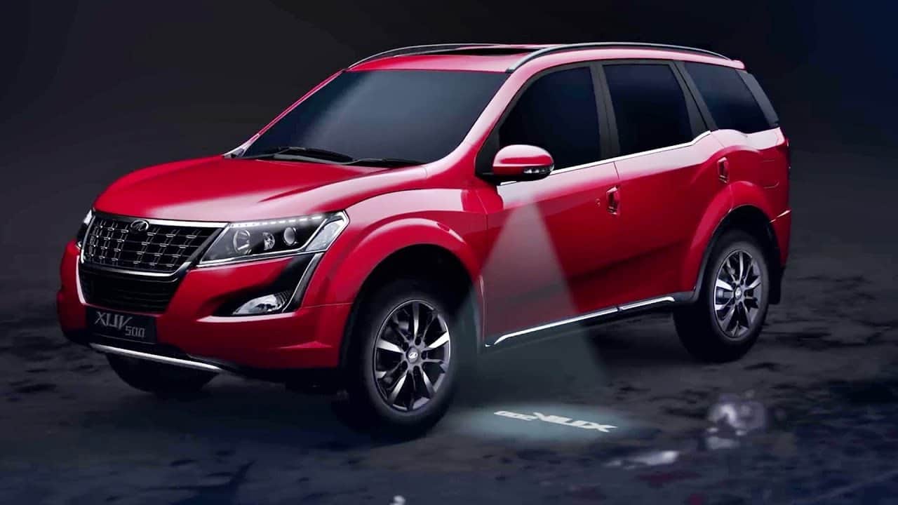 buy mahindra xuv500 amt this month and get discount of 1.25 lakh rupees