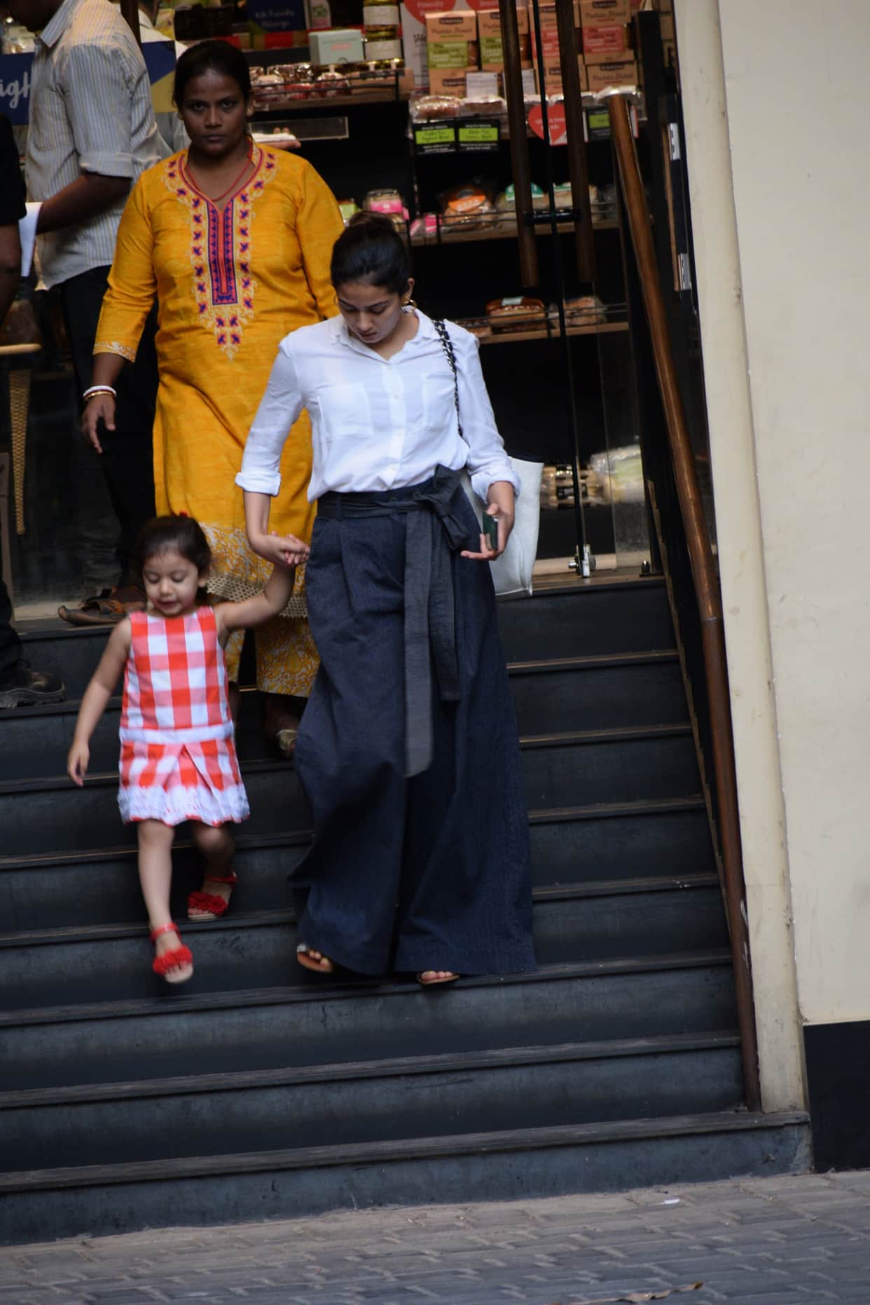 Mira Rajput spotted at market with daughter Misha Kapoor