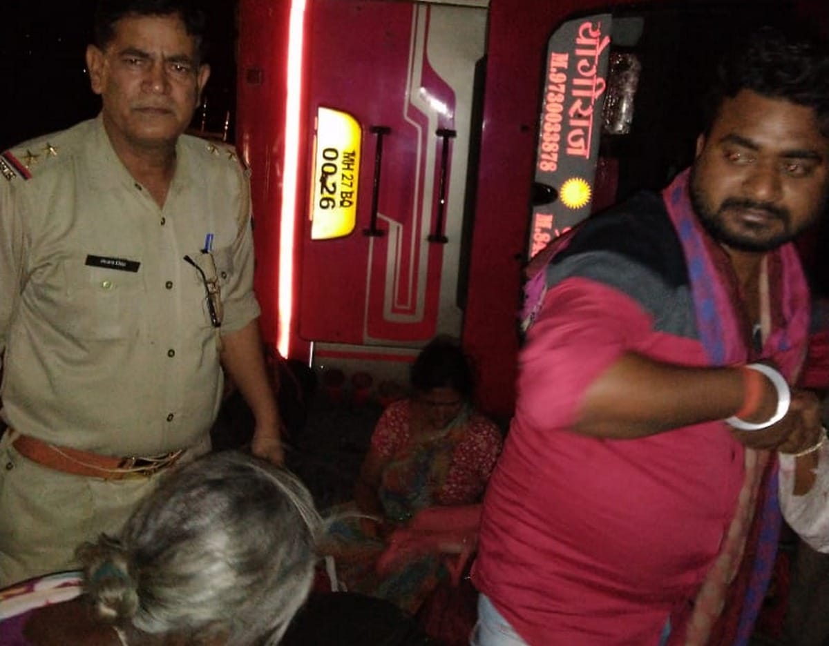 Bus accident with truck in mirzapur 15 injured