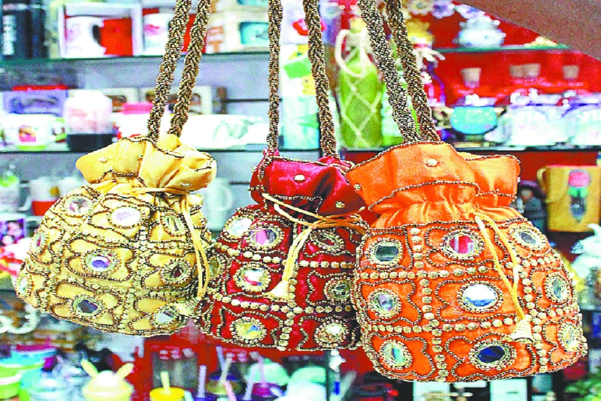 Mothers Day 2019: Gifts have arrived in the Meerut market for Mother's Day