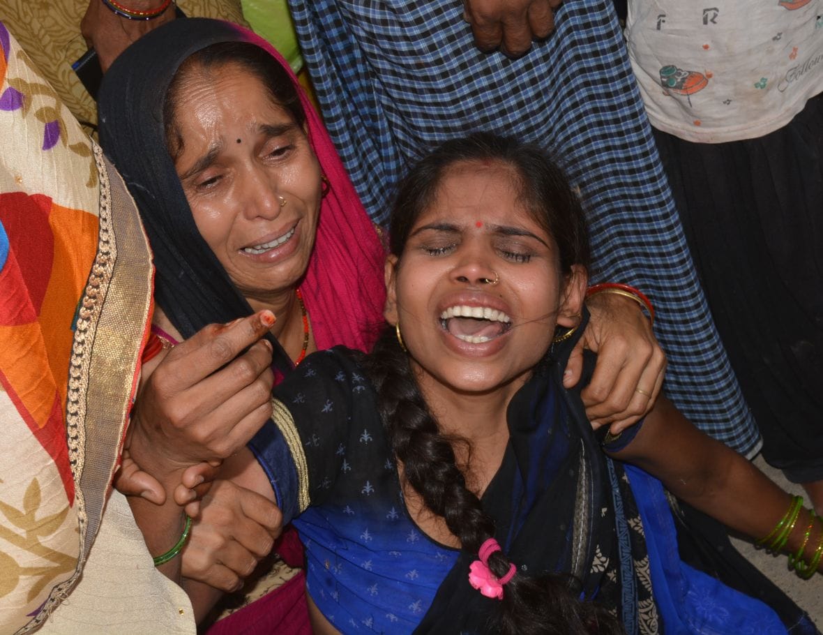 घर में मिला महिला का शव, ससुरालीजन फरार
