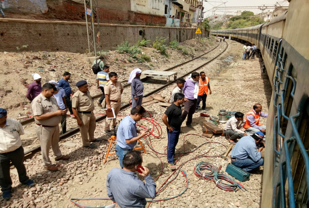 passenger train derailed in agra