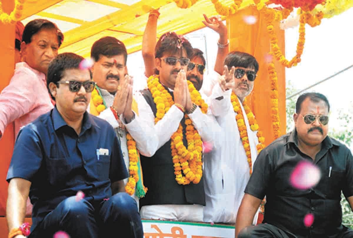 Bhojpuri singer Pawan Singh did the roadshow in favor of BJP candidate