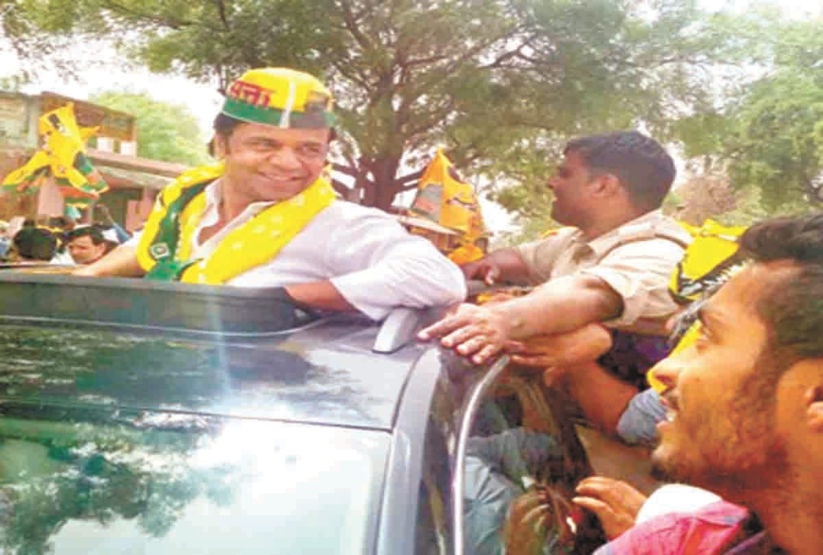 Cine Artist Rajpal Yadav did road show with Rajabhaiya