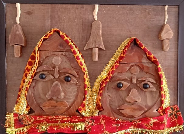 Nanda Sunanda's live artwork made from non-usable pine buget