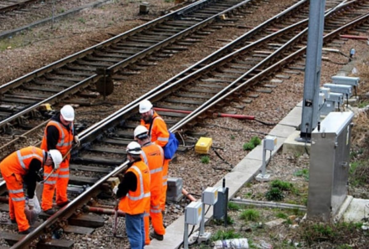 route change of trains due to track maintenance