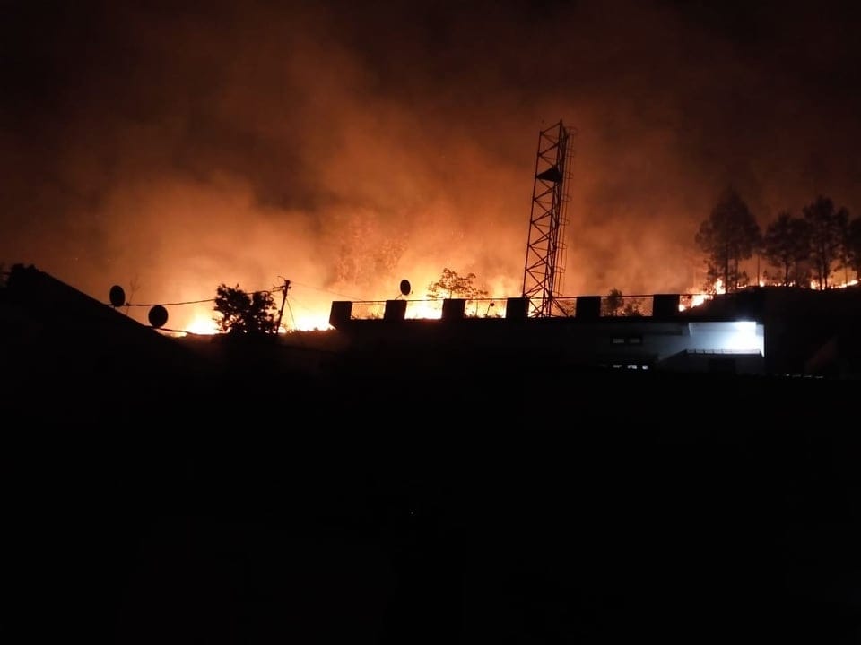 Wildfire in uttarakhand now affecting to colony in many places