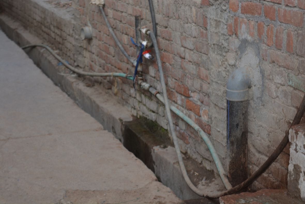 drinking water problem, Angry people due to water scarcity protested by jamming Mendhar Poonch road