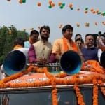 मनोज तिवारी के लिए भोजपुरी कलाकार खेसारी लाल यादव ने किया चुनाव प्रचार