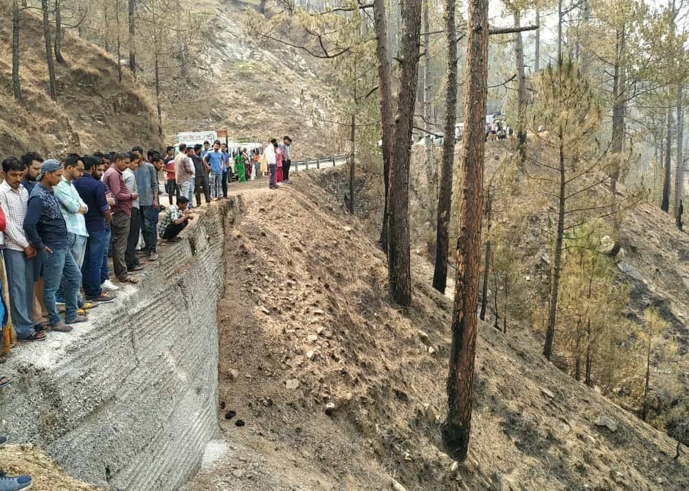 groom barat vehicle met with an accident in bageshwar