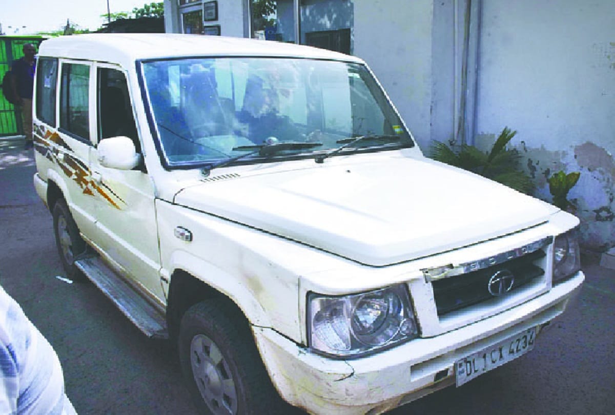 crook was shot dead while looting cash from the van