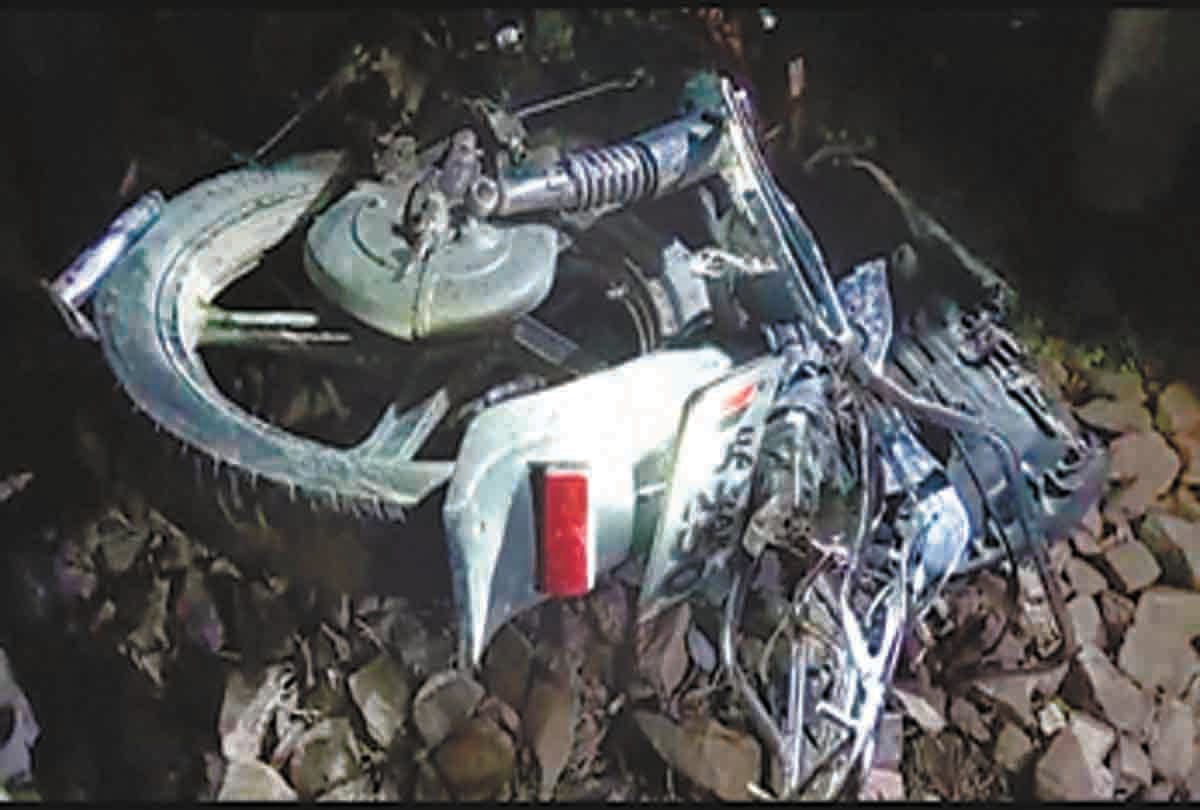 Pratapgarh: A biker collided with a Garibarth Express, a big accident left