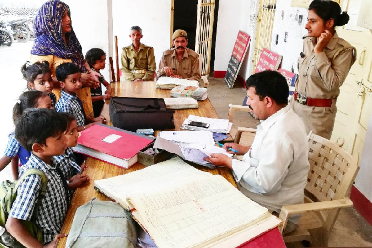 kids of first class protested in Police station in Meerut
