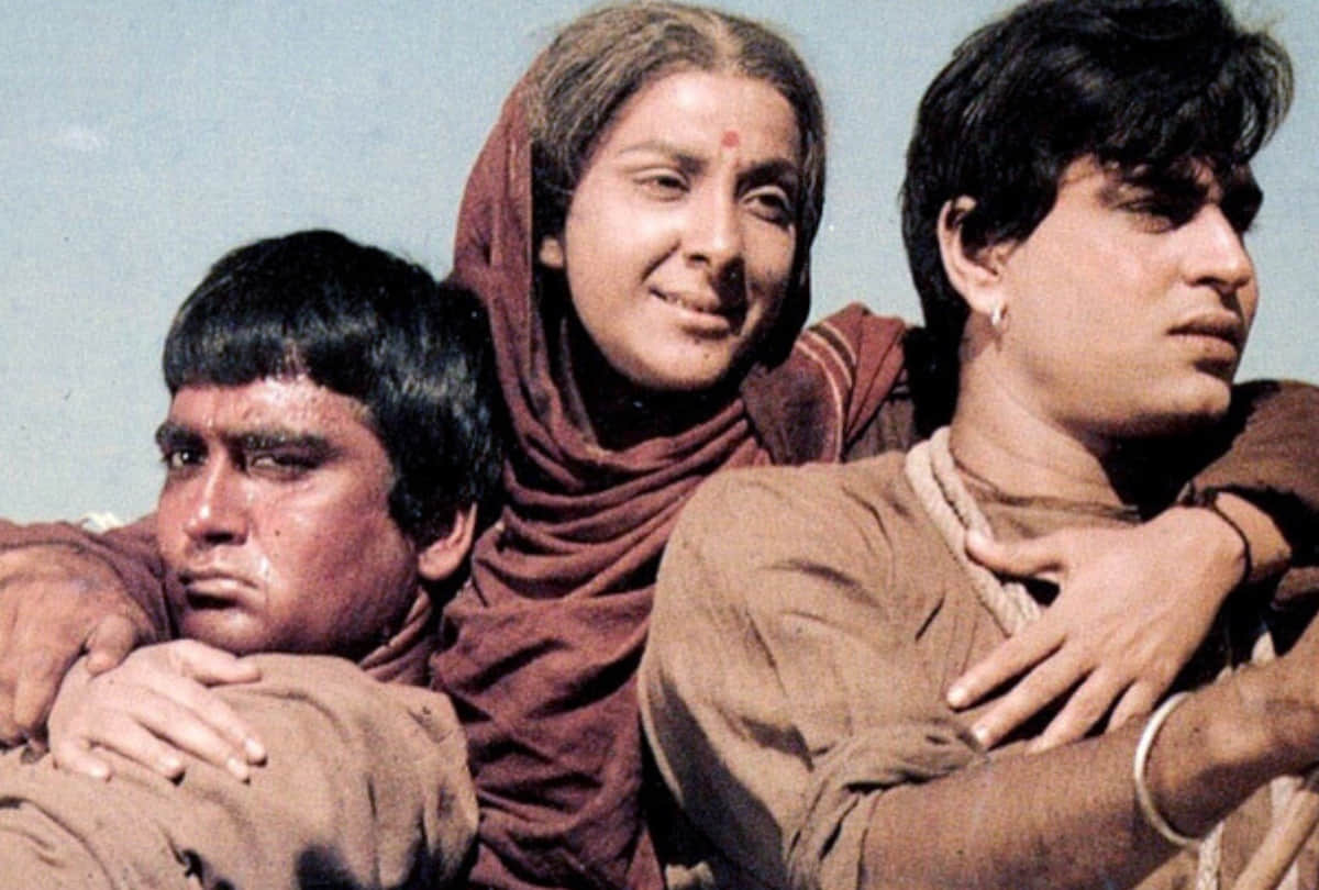 Nargis to Anushka Shetty, these actresses played mother role of actor older than her