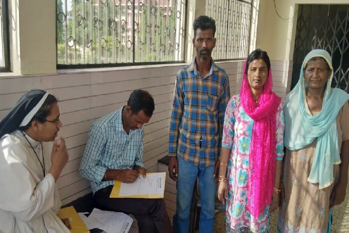Mother's Day 2019: Parents were very happy to meet their daughter in Bijnor