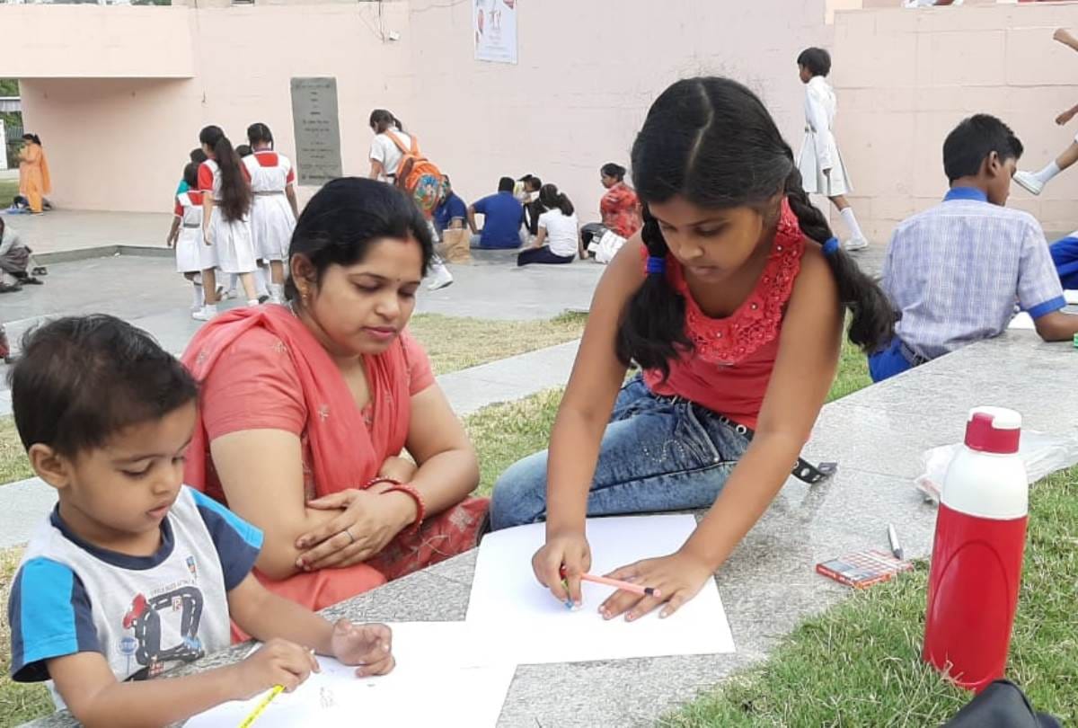 amar ujala aparajita 100 million smiles Organizing Drawing Competition today on mothers day