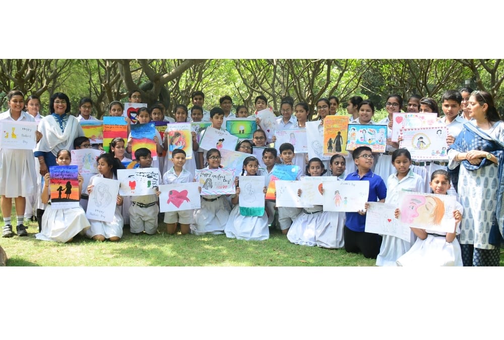 Painting competition on Mother's Day by Amar Ujala.