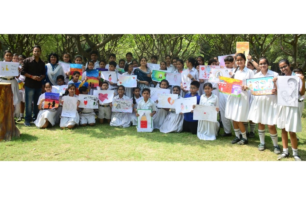 Painting competition on Mother's Day by Amar Ujala.