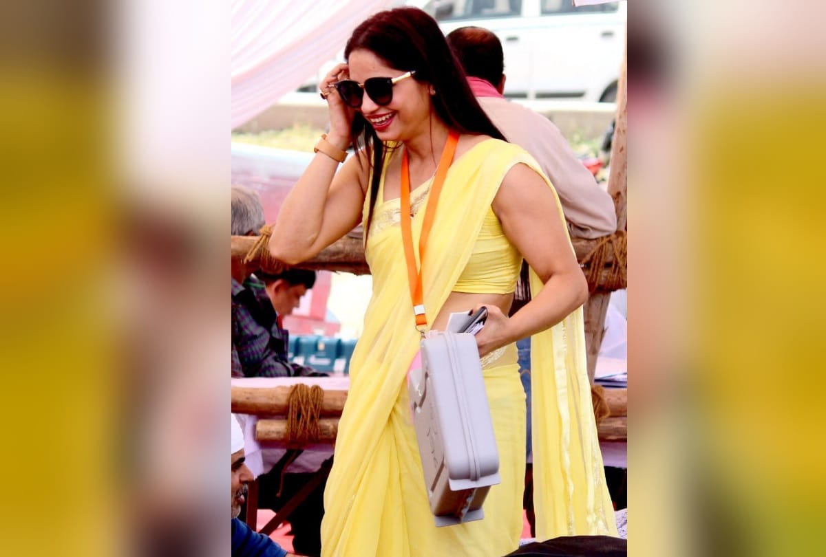 lok sabha elections 2019 know who is mystery poll officer in yellow saree going viral